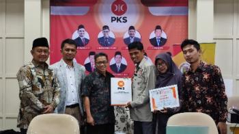 Fraksi PKS Lampung Sematkan Pelari 77 KM Sebagai Anggota PKS Kreatif dan Inspiratif